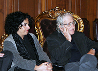 Noam Chomsky dictará conferencia en Casa Central de la U.de Chile